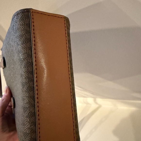 Michael Kors Brown extra small Bag with Gold Chain - Picture 6 of 6